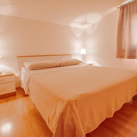 Apartments Lea โปเรช ภายนอก รูปภาพ