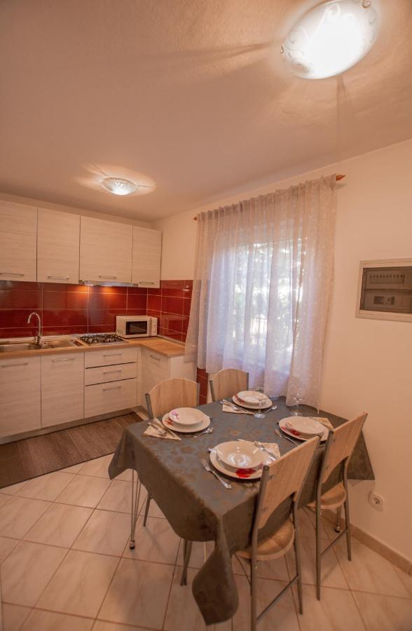 Apartments Lea โปเรช ภายนอก รูปภาพ